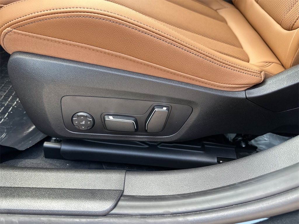 Vehicle image 27 of 27