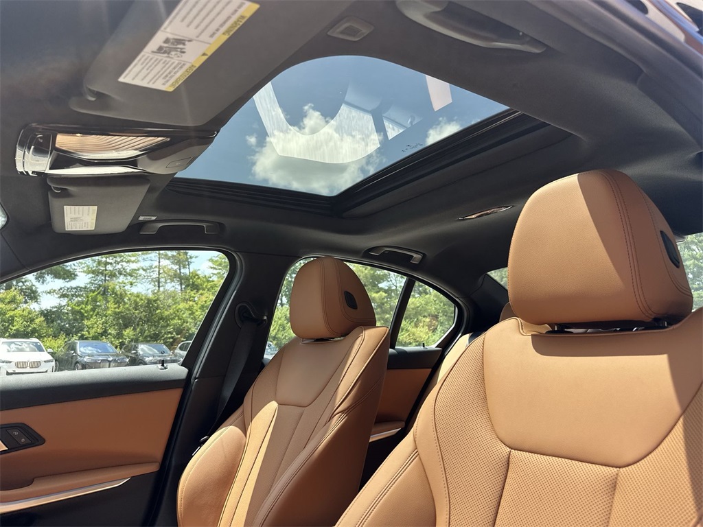 Vehicle image 22 of 27