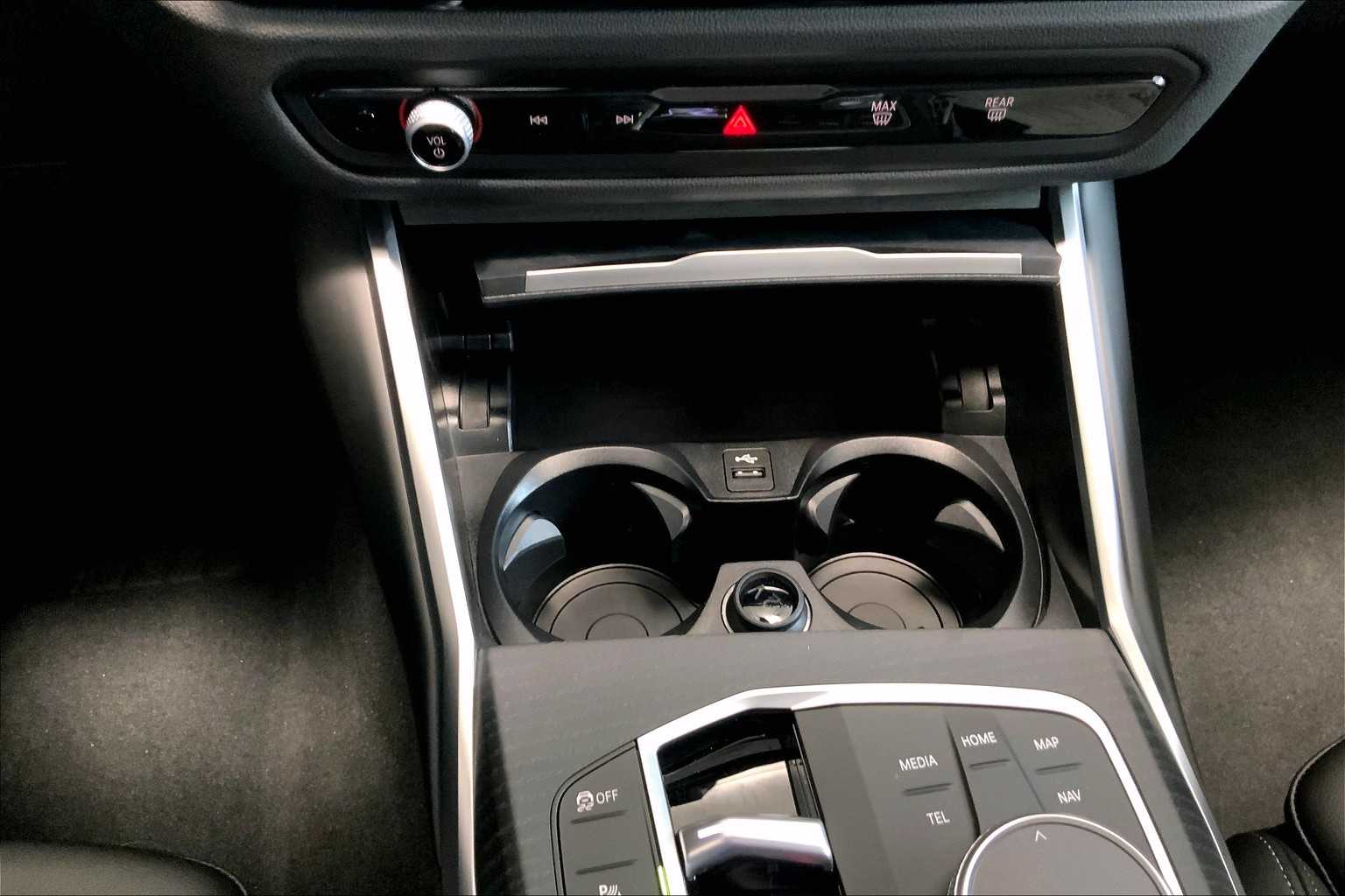 Vehicle image 13 of 22