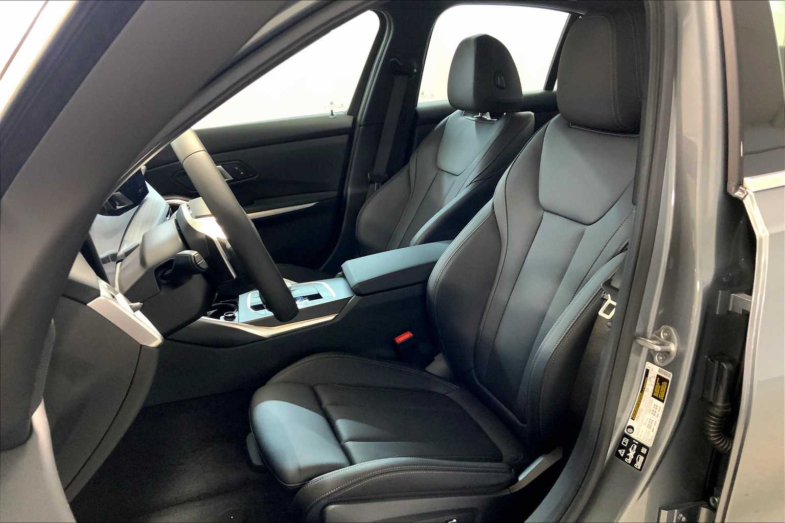 Vehicle image 8 of 22