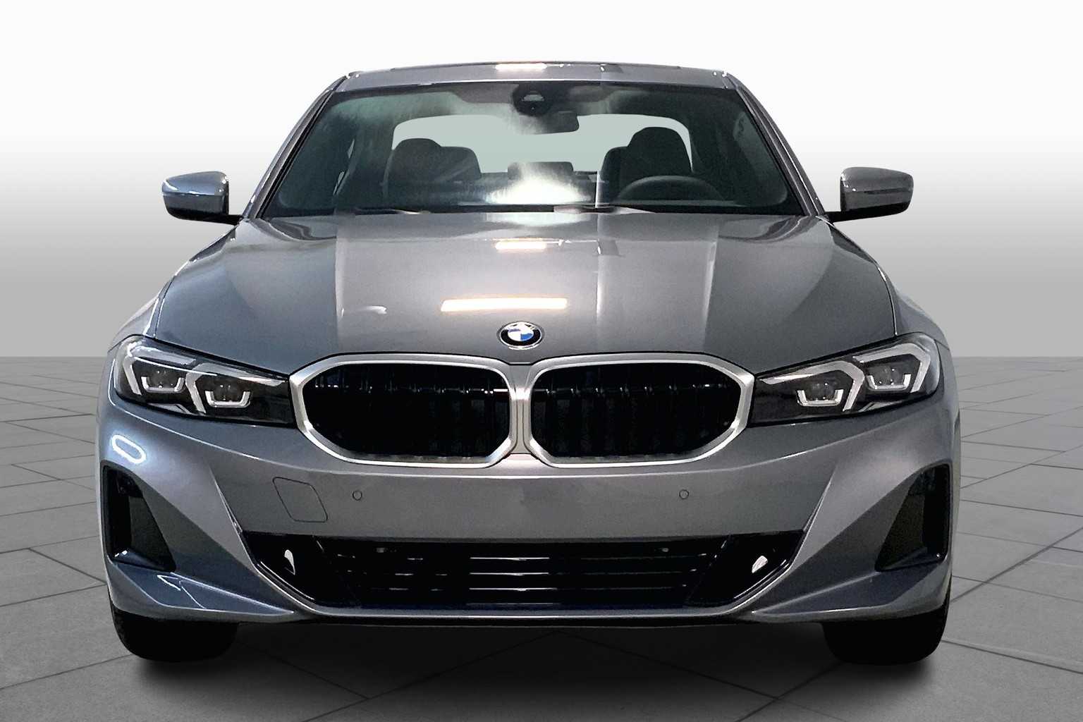 Vehicle image 2 of 22