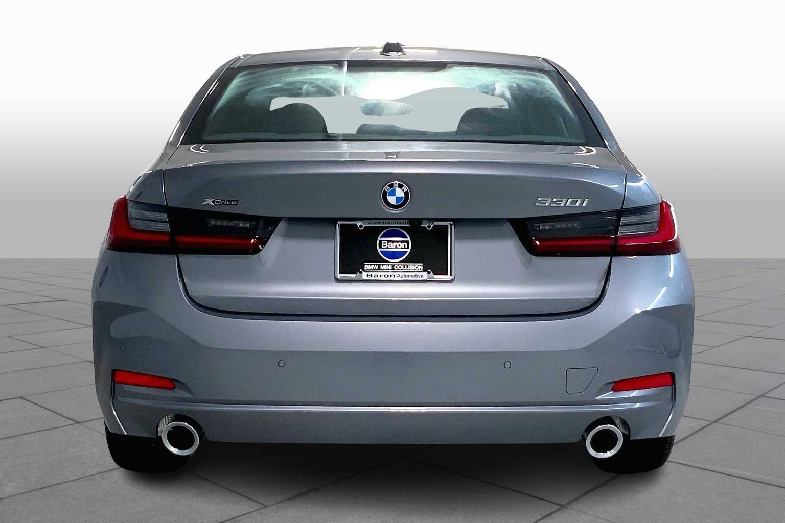 Vehicle image 4 of 22
