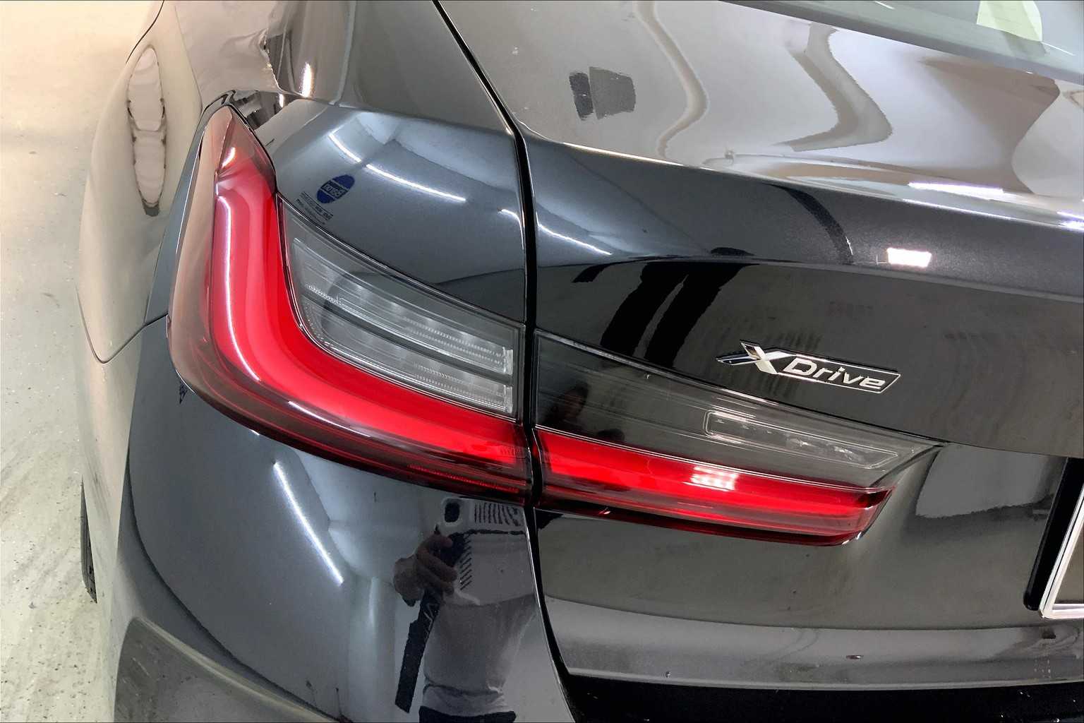 Vehicle image 19 of 22