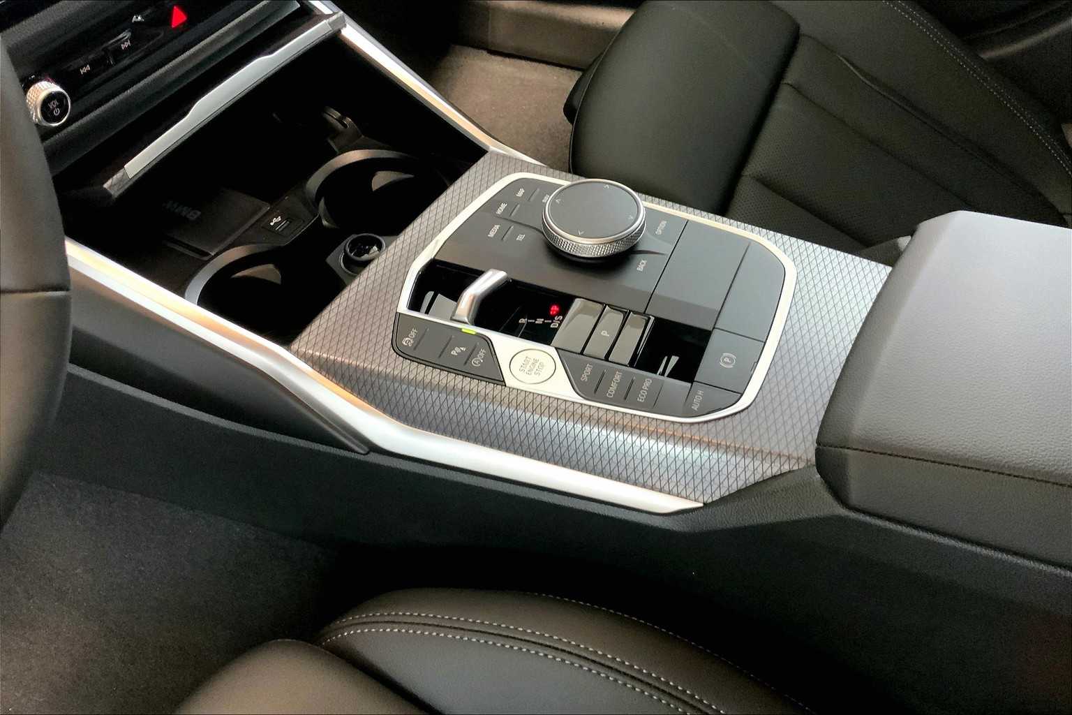 Vehicle image 15 of 22