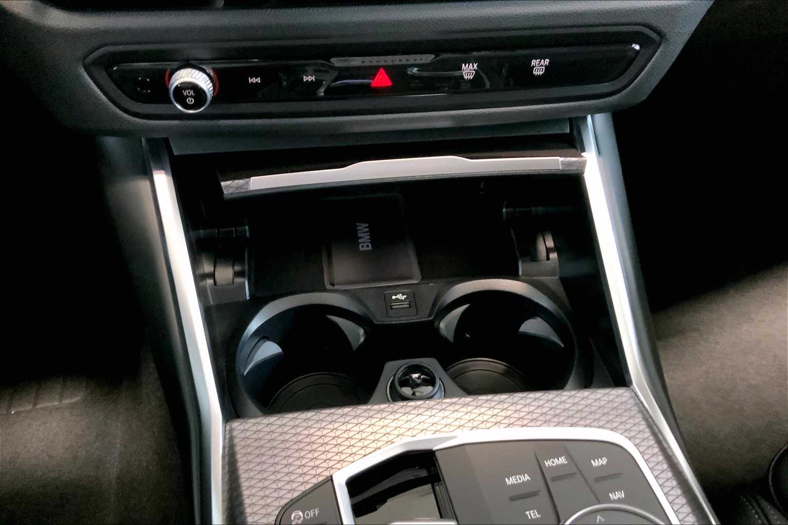 Vehicle image 14 of 22