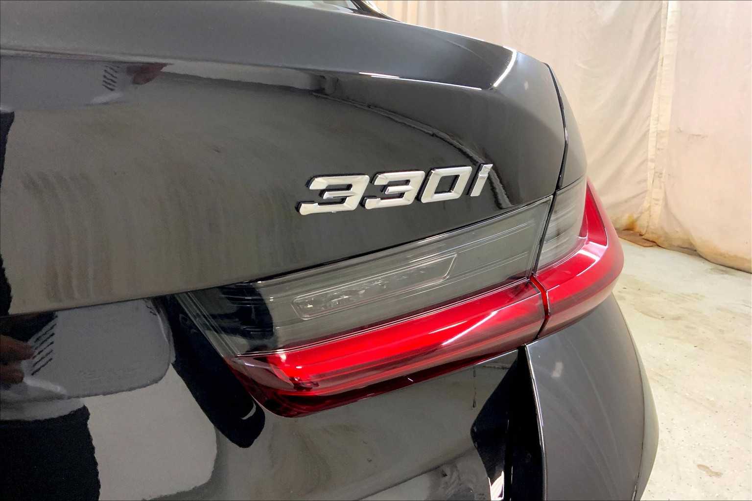Vehicle image 8 of 22