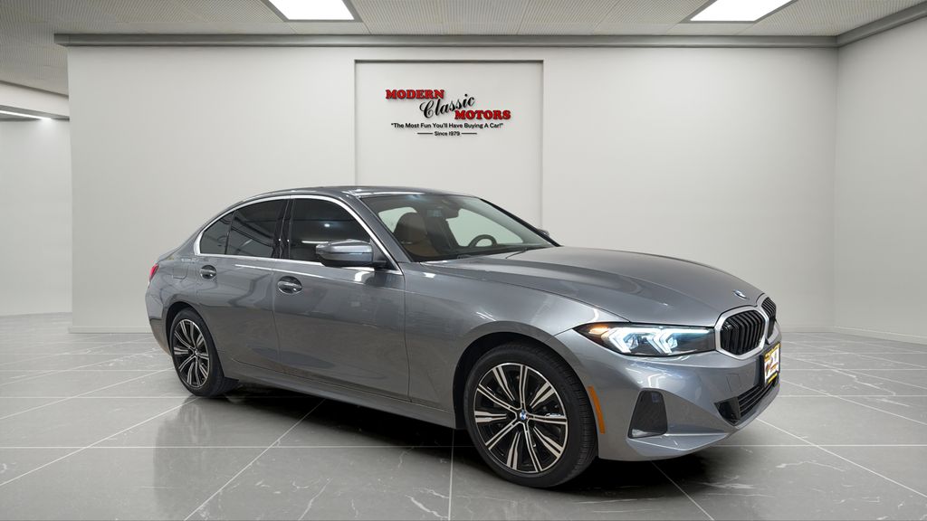 2025 BMW 3 Series 330i xDrive Image 3 of 32