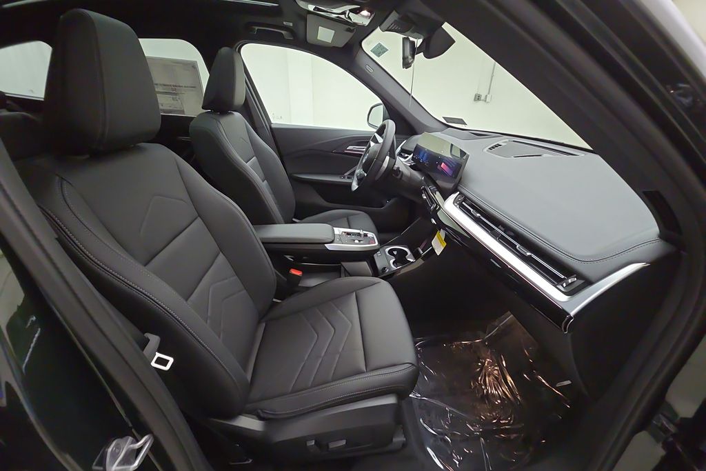 Vehicle image 14 of 30