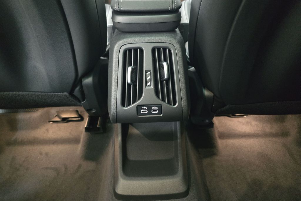 Vehicle image 26 of 30