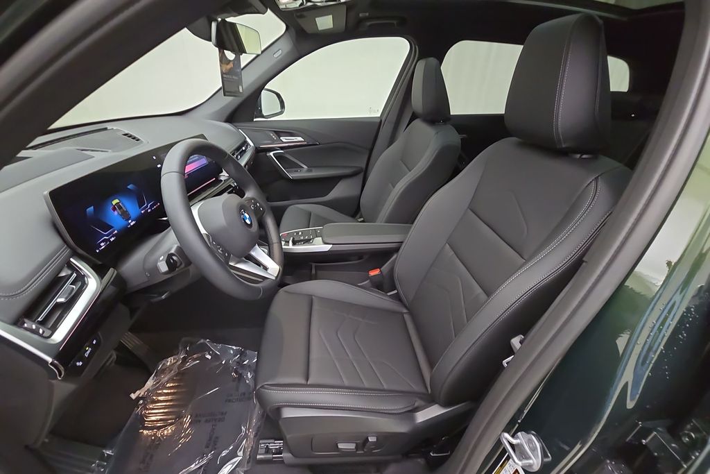 Vehicle image 16 of 30