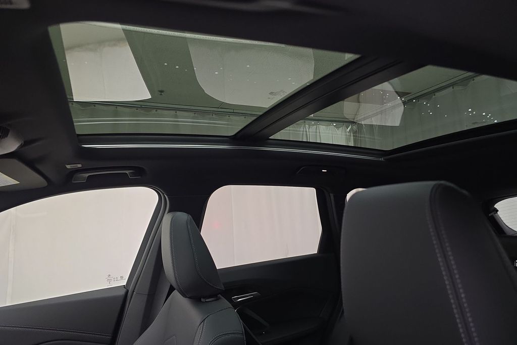 Vehicle image 17 of 30