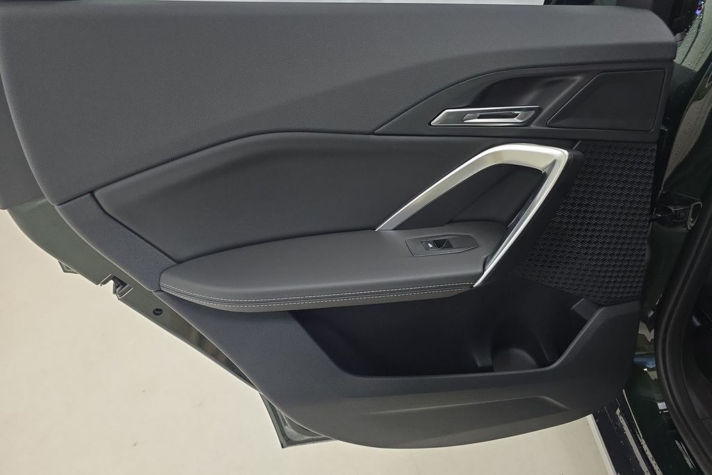 Vehicle image 23 of 30
