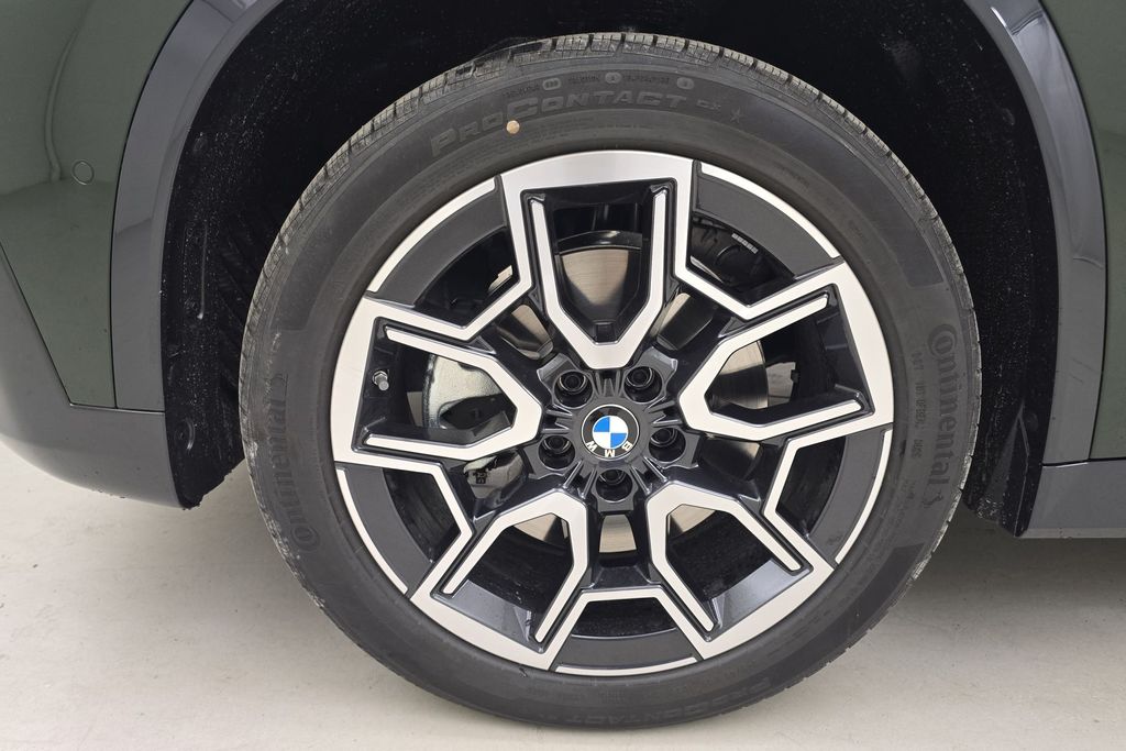Vehicle image 11 of 30