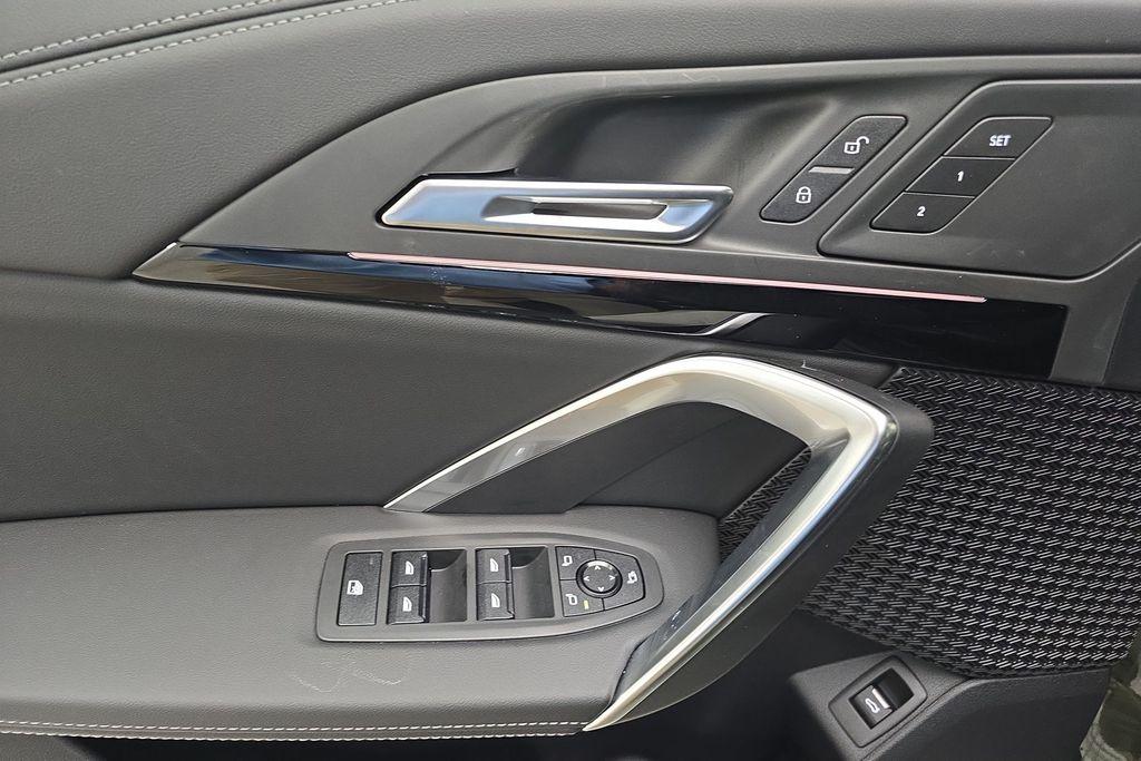 Vehicle image 24 of 30