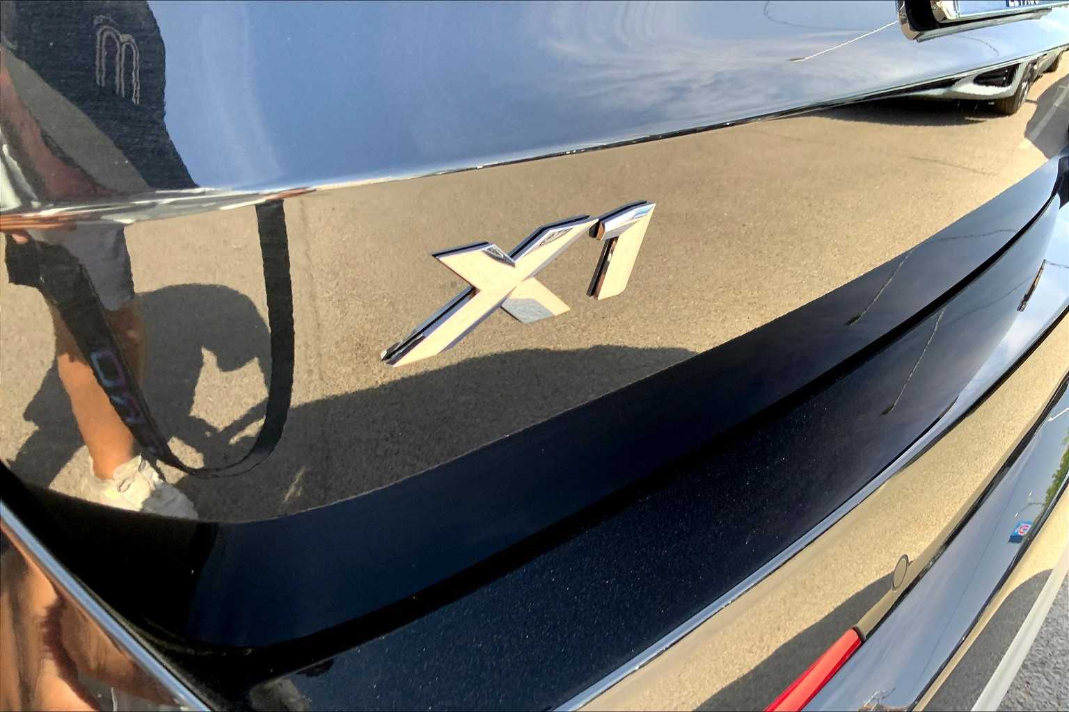 Vehicle image 14 of 19