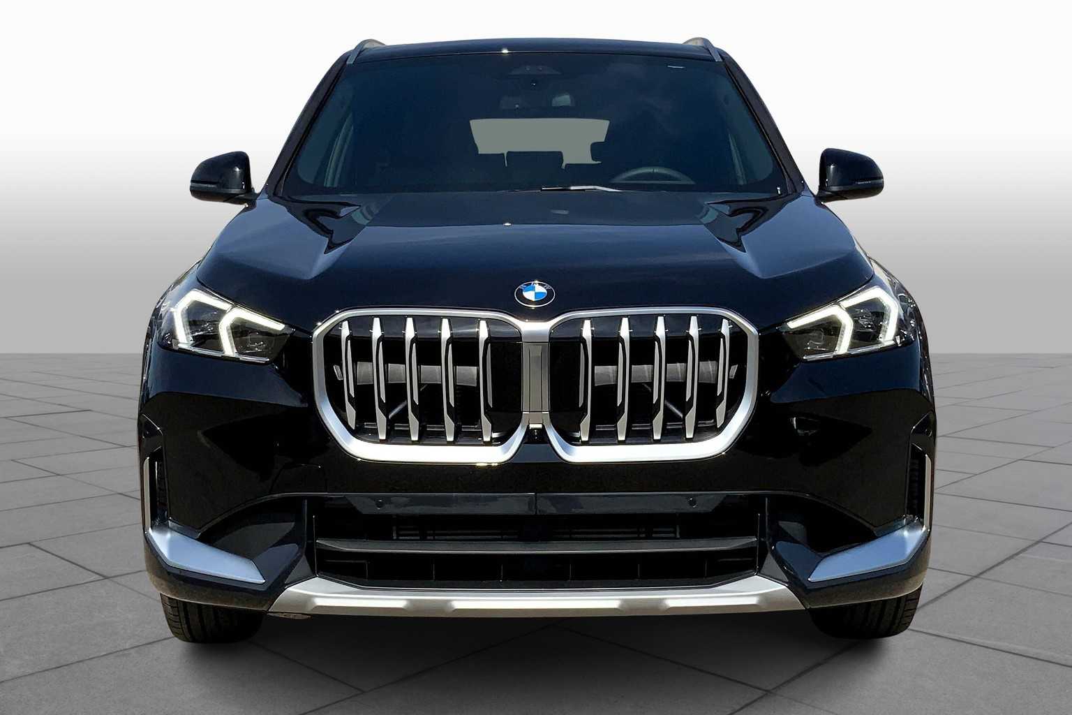 Vehicle image 2 of 19