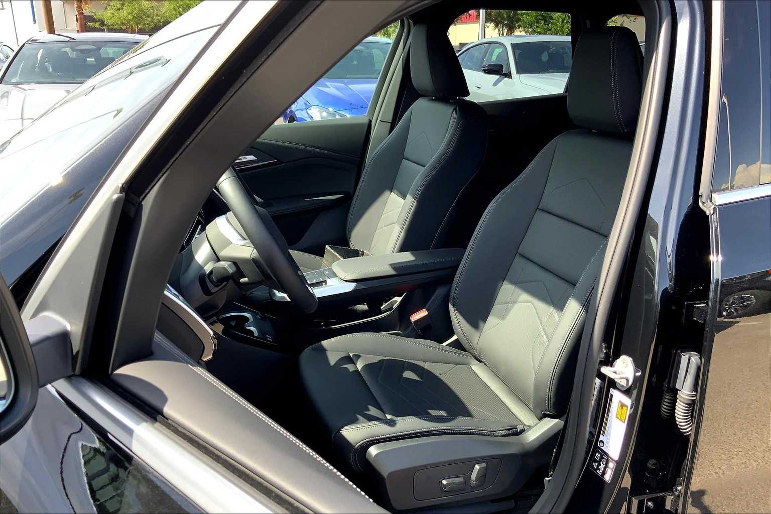 Vehicle image 9 of 19
