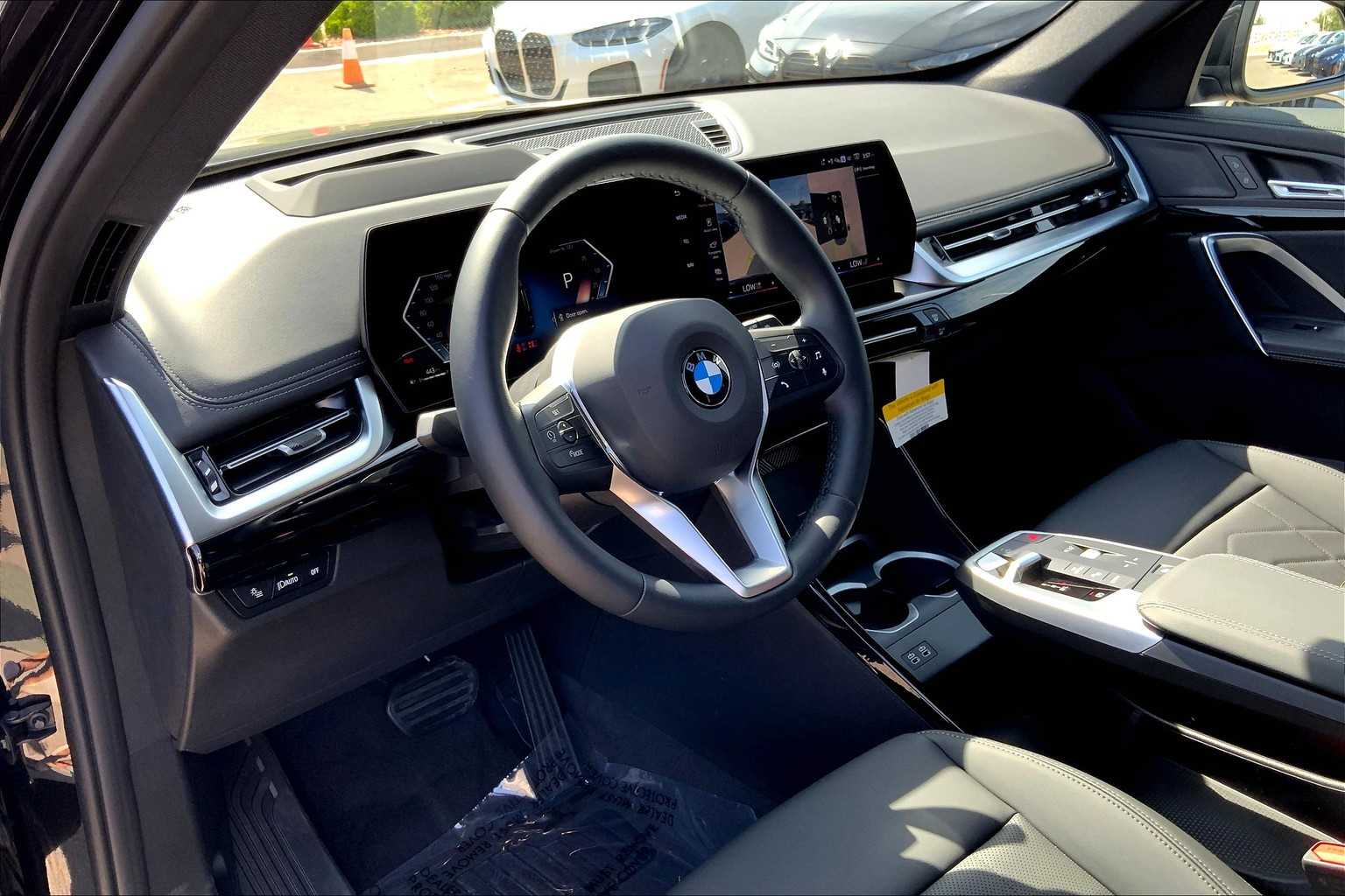 Vehicle image 8 of 19