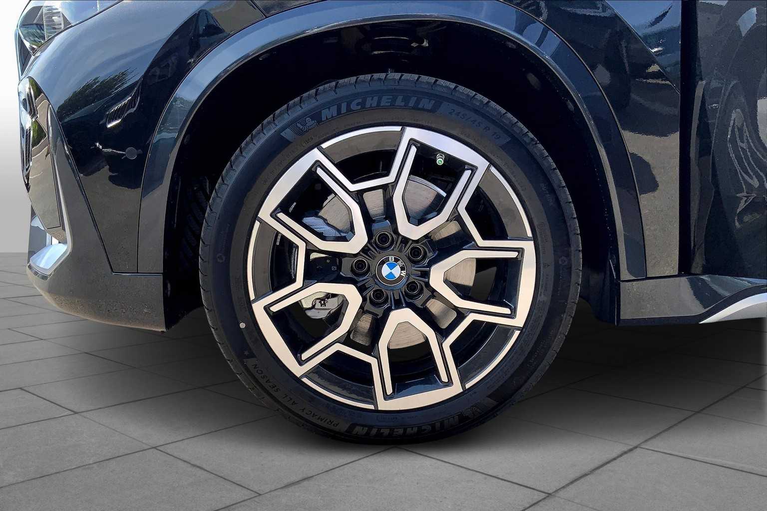 Vehicle image 11 of 19