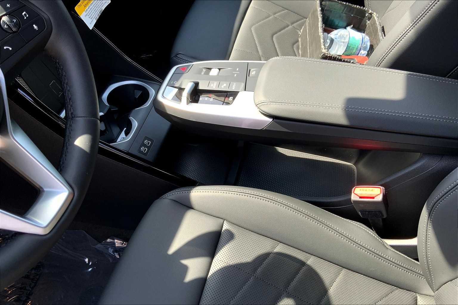 Vehicle image 7 of 19