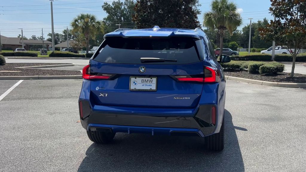 2025 BMW X1 xDrive28i Image 7 of 30