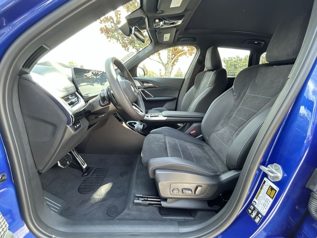 2025 BMW X1 xDrive28i Image 17 of 30