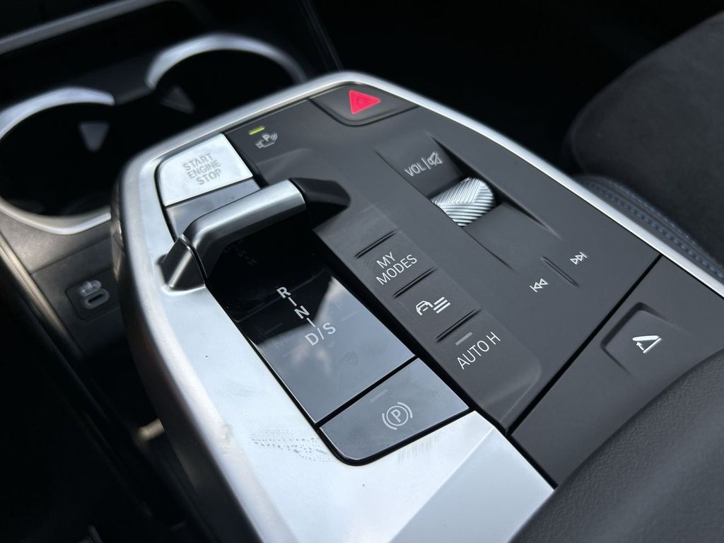 2025 BMW X1 xDrive28i Image 29 of 30