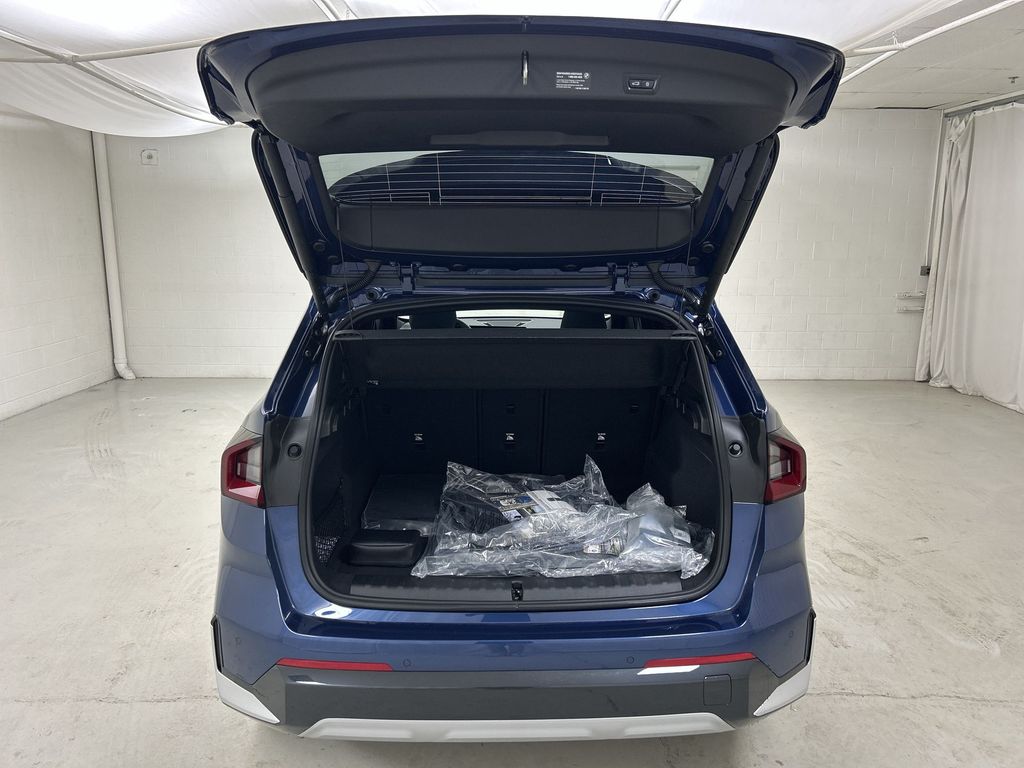 Vehicle image 27 of 29