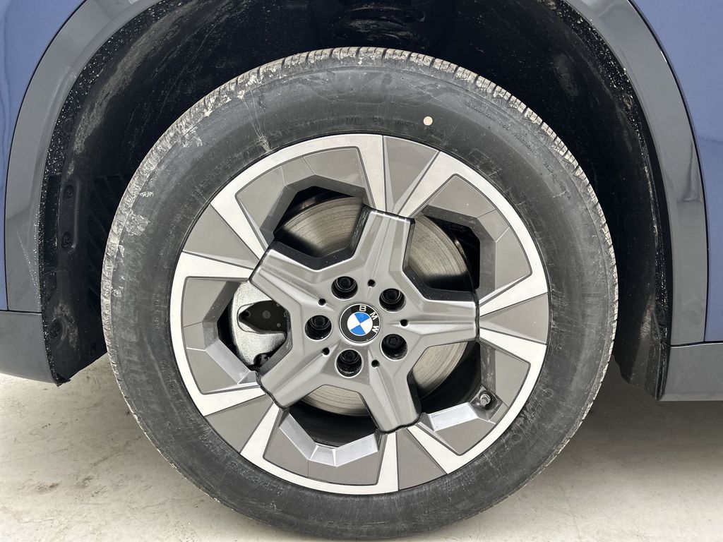 Vehicle image 11 of 29