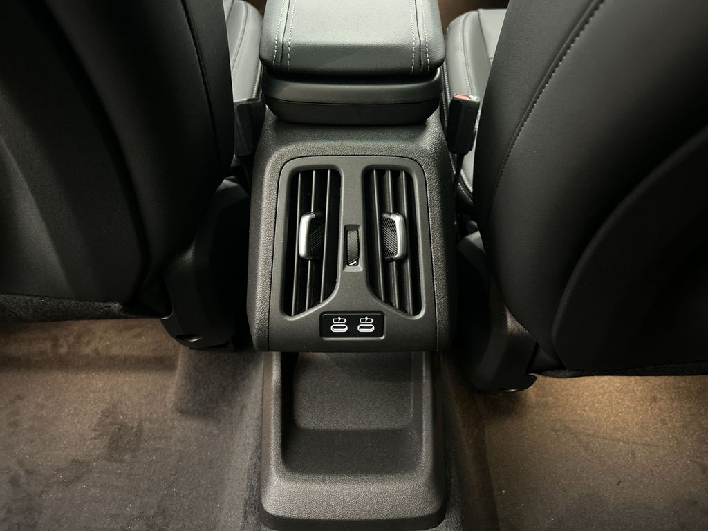 Vehicle image 25 of 29
