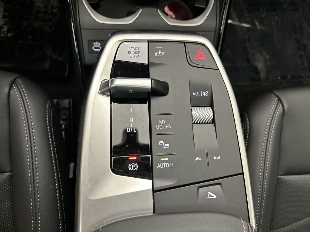 Vehicle image 21 of 29