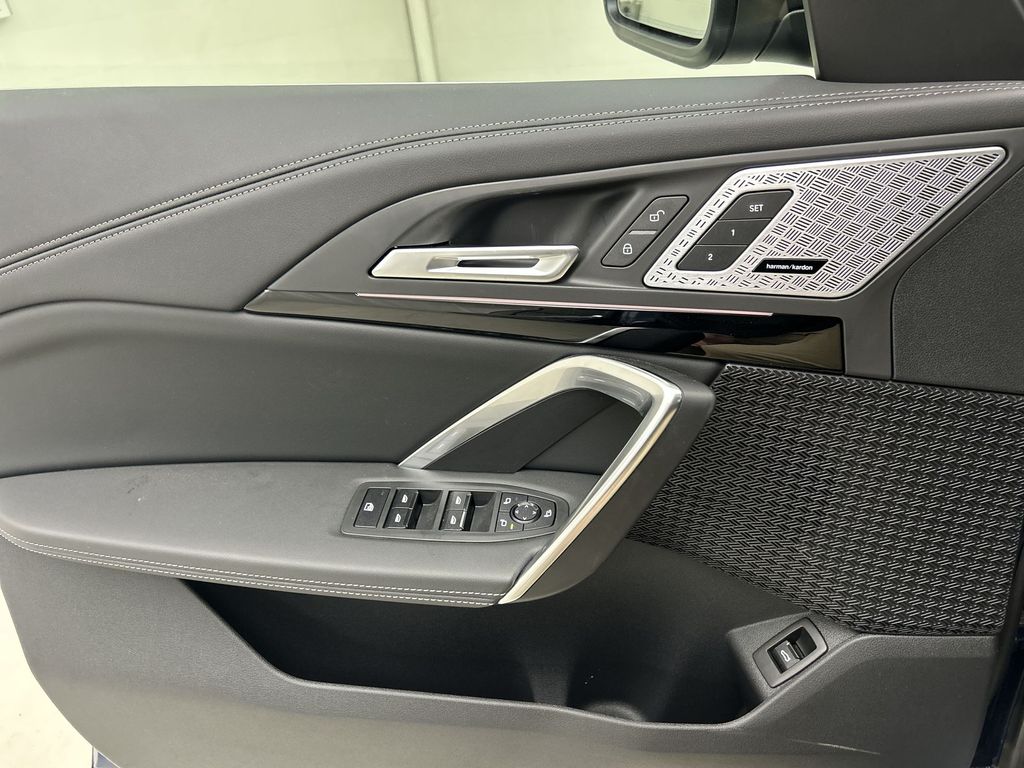 Vehicle image 14 of 29