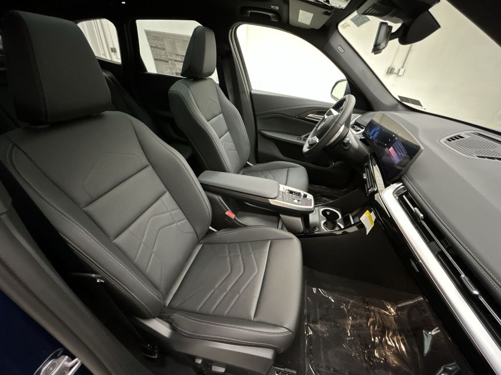Vehicle image 28 of 29