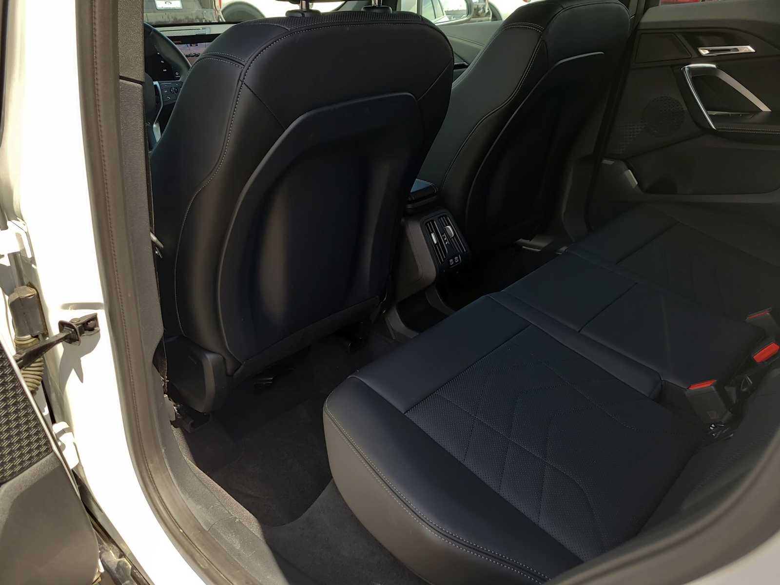 Vehicle image 20 of 29
