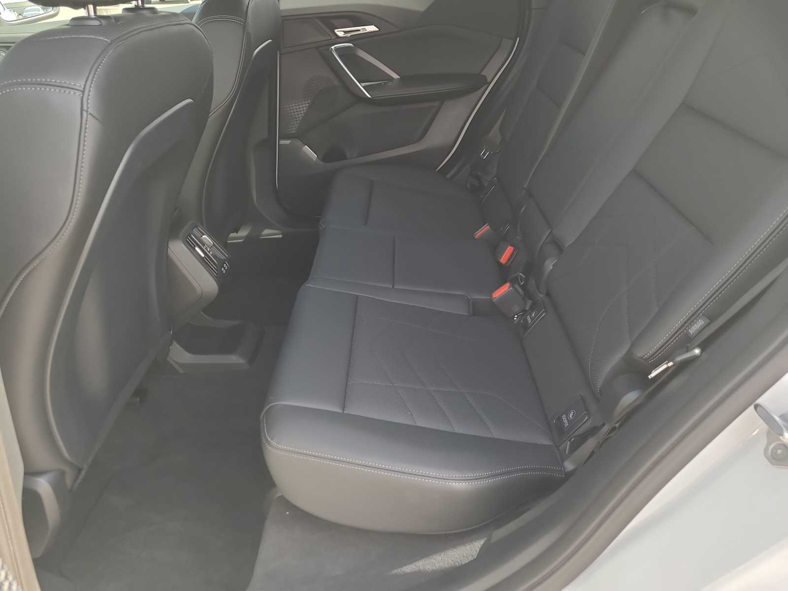 Vehicle image 21 of 29