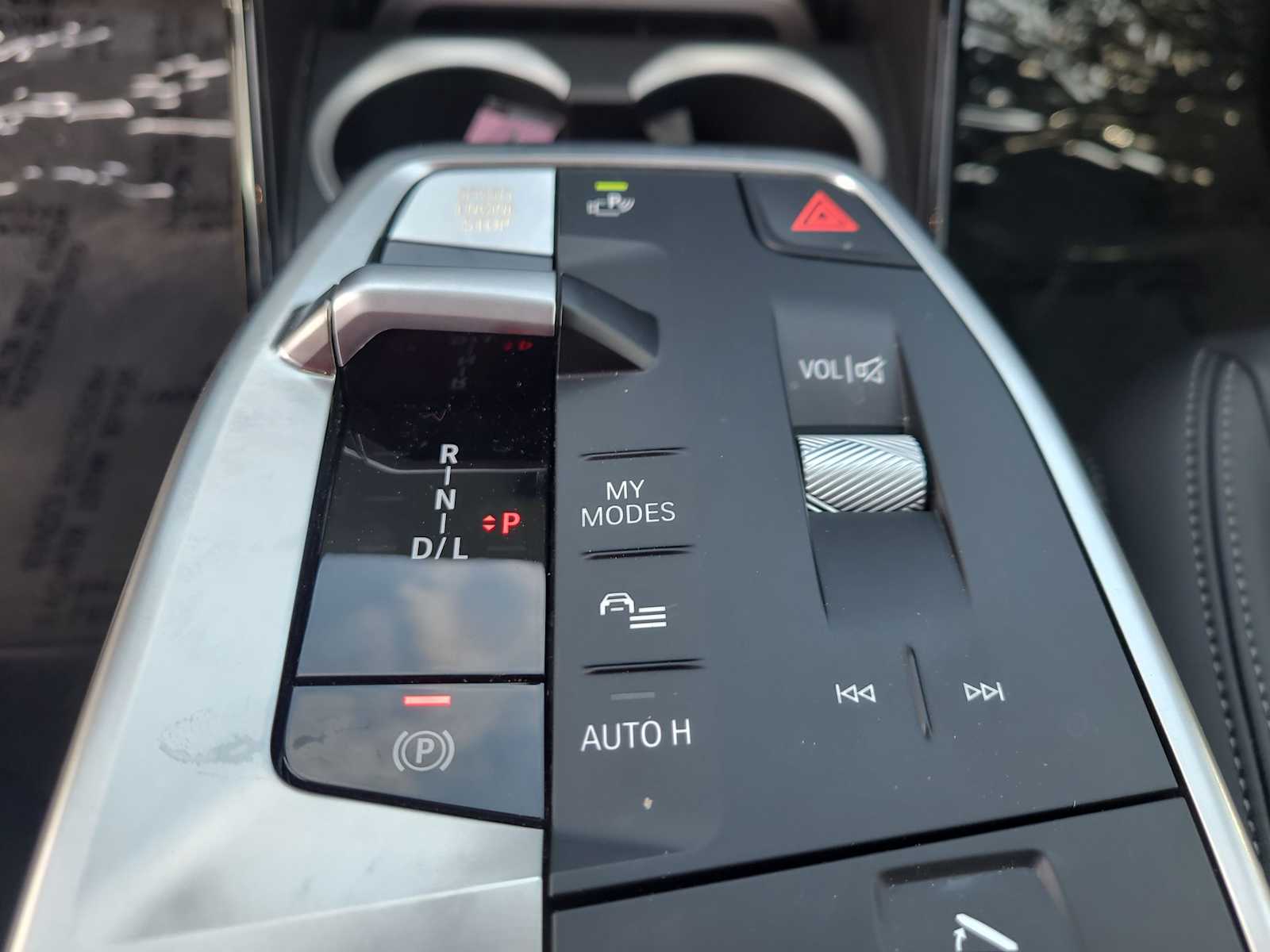 Vehicle image 25 of 29