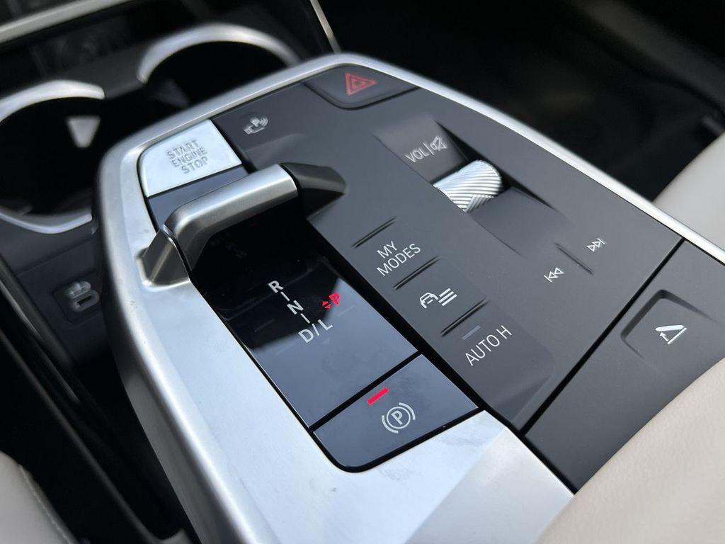 2025 BMW X1 xDrive28i Image 28 of 30