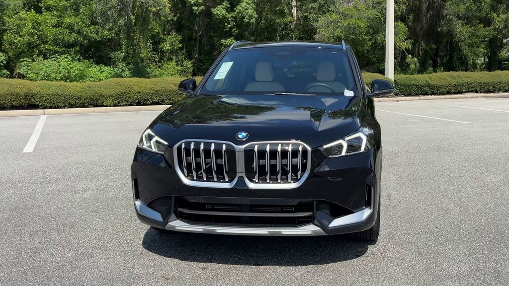 2025 BMW X1 xDrive28i Image 3 of 30