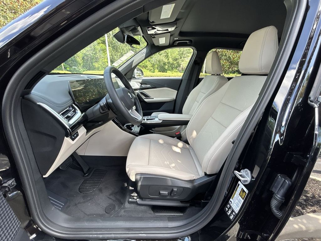2025 BMW X1 xDrive28i Image 17 of 30