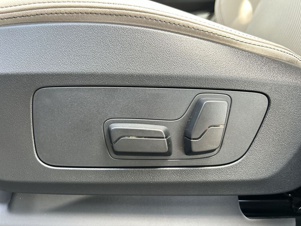 2025 BMW X1 xDrive28i Image 27 of 30