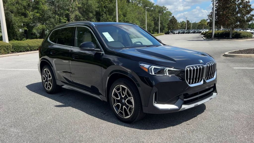 2025 BMW X1 xDrive28i Image 4 of 30
