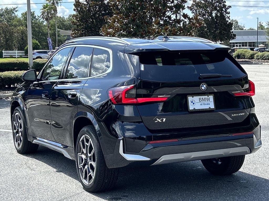 2025 BMW X1 xDrive28i Image 8 of 30