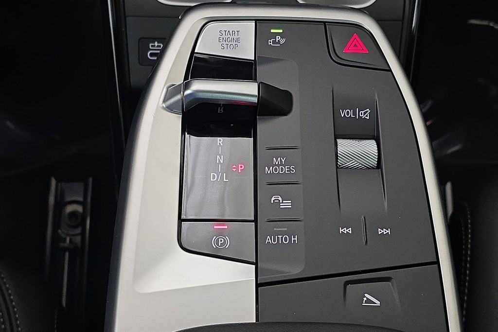 Vehicle image 21 of 30