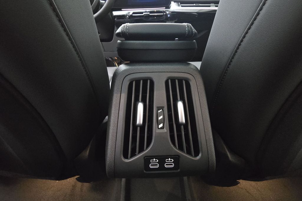 Vehicle image 25 of 30