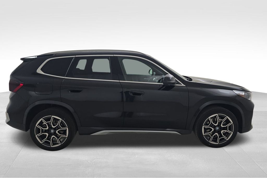 Vehicle image 5 of 30
