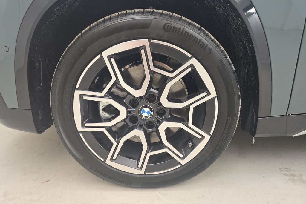 Vehicle image 11 of 30