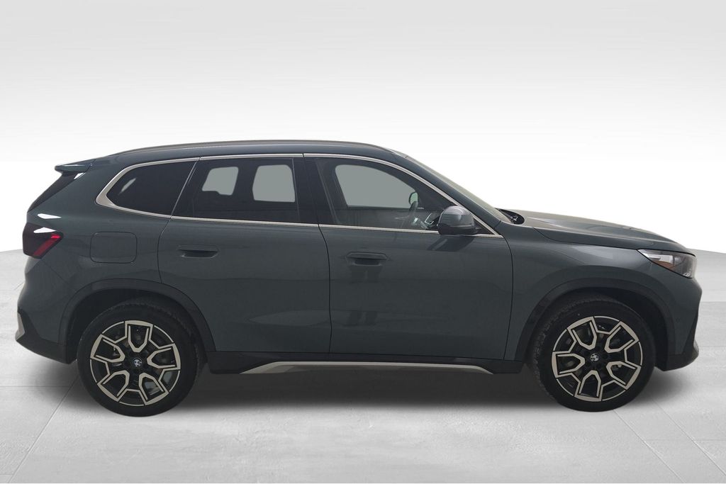 Vehicle image 5 of 30
