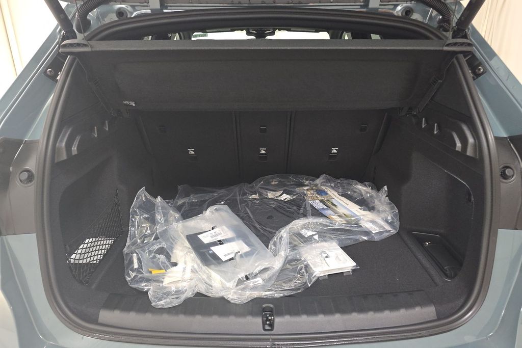 Vehicle image 27 of 30