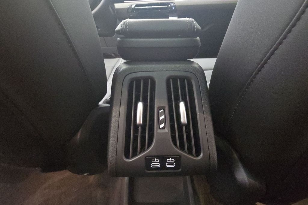 Vehicle image 25 of 30