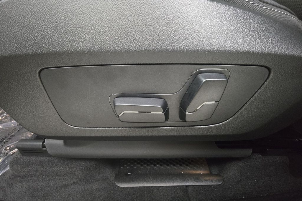 Vehicle image 13 of 30